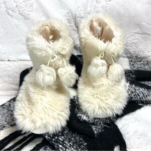 MUDD Women's Faux Fur House Booties Sz 9/10 Cream Y2K Retro Cozy Comfy Lag Lux​